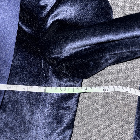 Elizabeth & James Elegant Navy Velvet Blazer - Picture 9 of 9